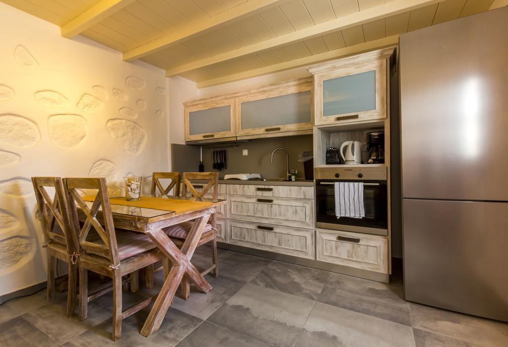 Lavish Suites Agios Ioannis Diakoftis Екстериор снимка